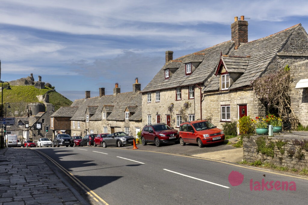 Деревня Корф касл (Corfe castle)
