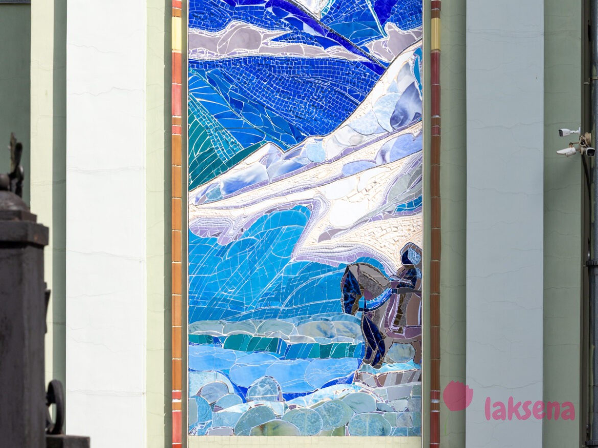 Мозаики на музее Рериха