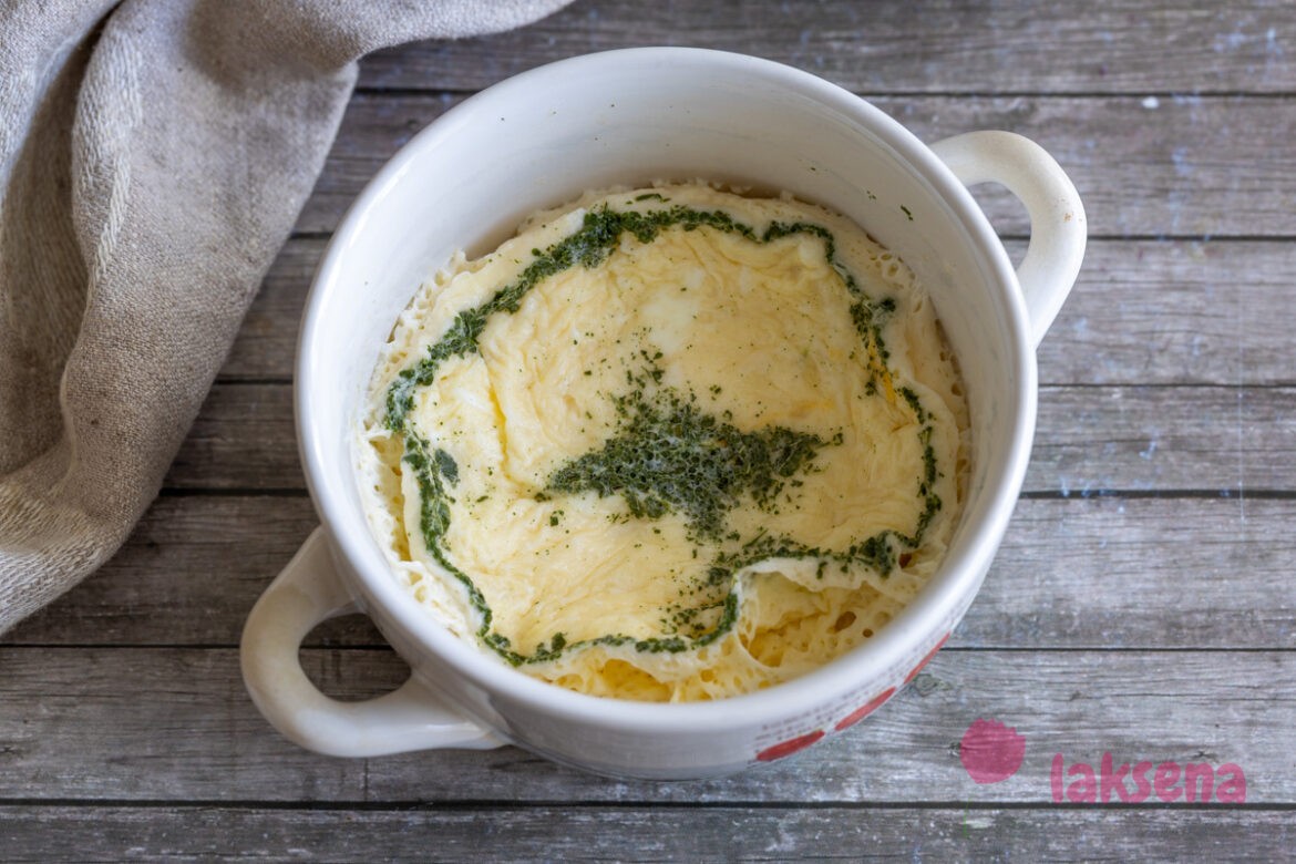 Омлет с сушеной крапивой