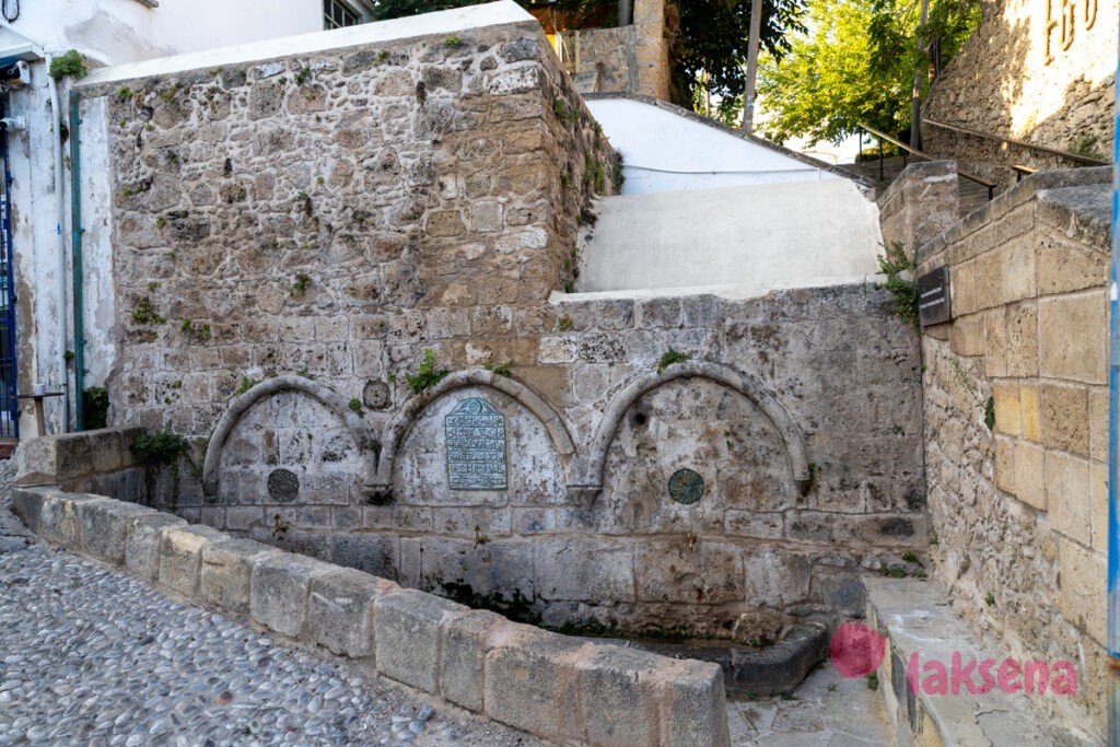 Старый город Кирении Фонтан Хасана Кавизаде Хусейна Эфенди (Hasan Kavizadi Huseyn Efendi Fountain)