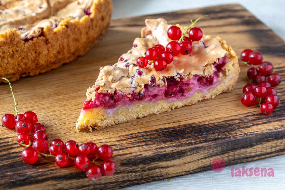 Швабский пирог с красной смородиной