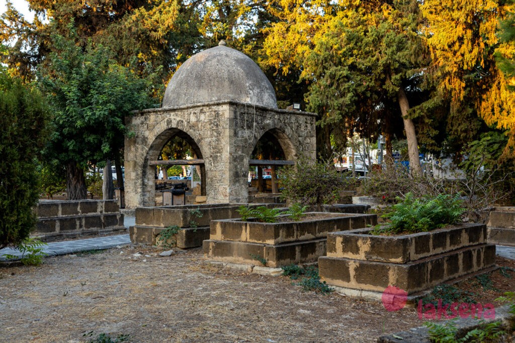 Старый город Кирении Древнее кладбище BALDOKEN