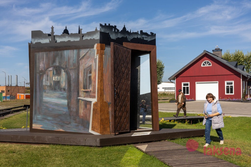 скульптуры Цой и группа Кино Дверь в соседний двор