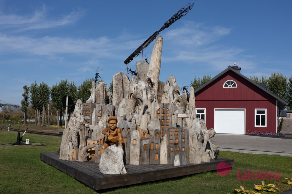 скульптуры Цой и группа Кино Муравейник