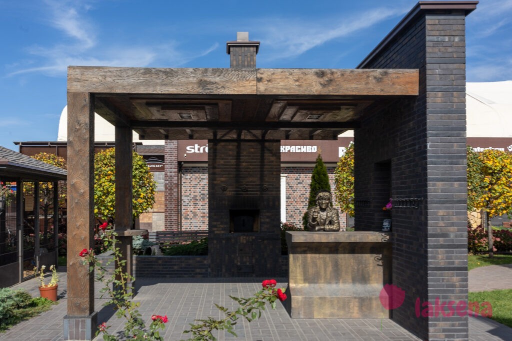 скульптура Виктора Цоя сквер имени В. Цоя