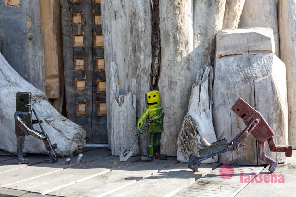скульптуры Цой и группа Кино Муравейник