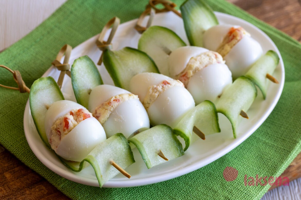 Канапе с яйцом и рыбой