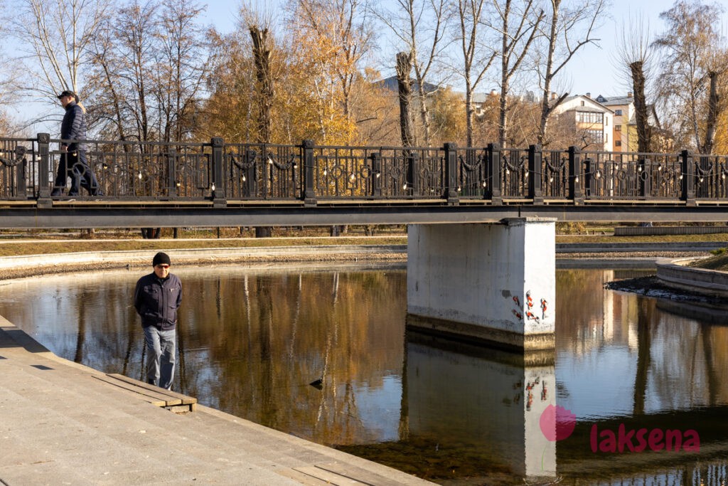 Парк Изумрудный в Барнауле пруд