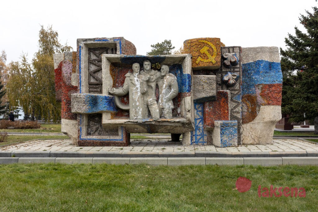 Мозаики в Барнауле композиция Искусство принадлежит народу