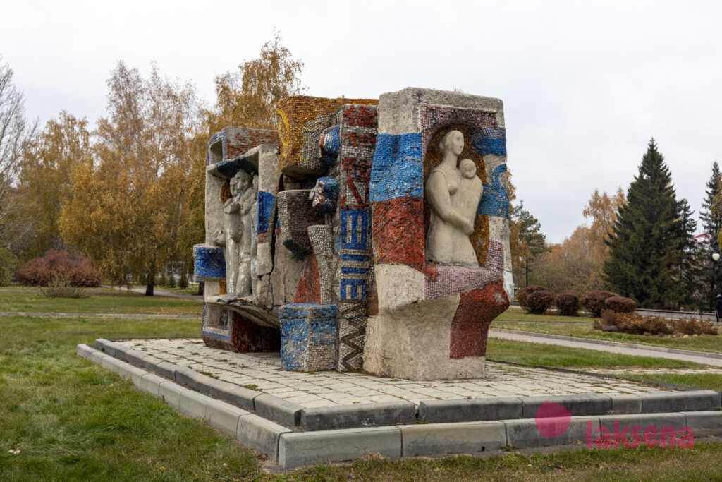 Мозаики в Барнауле композиция Искусство принадлежит народу