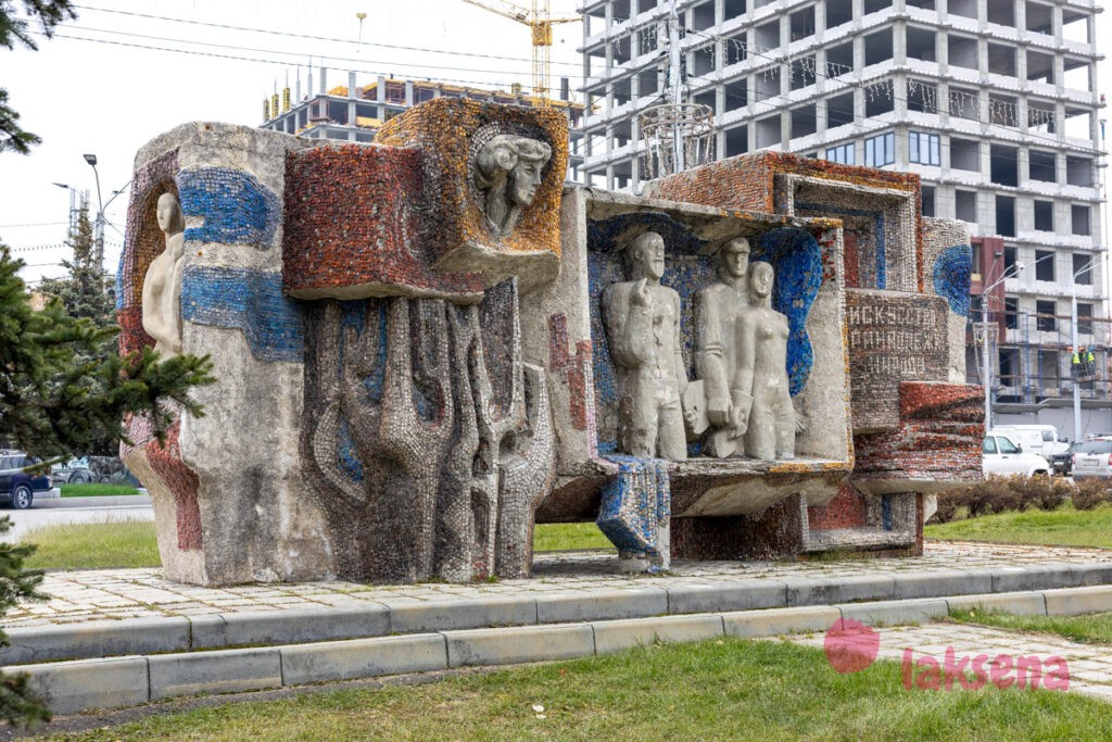 Мозаики в Барнауле композиция Искусство принадлежит народу