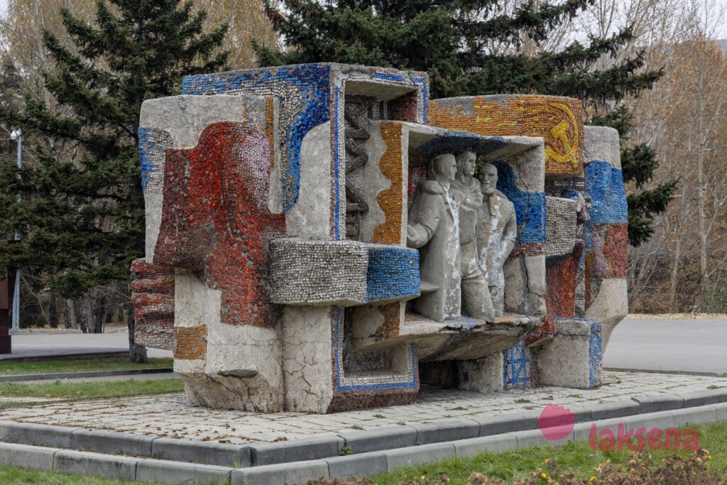 Мозаики в Барнауле композиция Искусство принадлежит народу