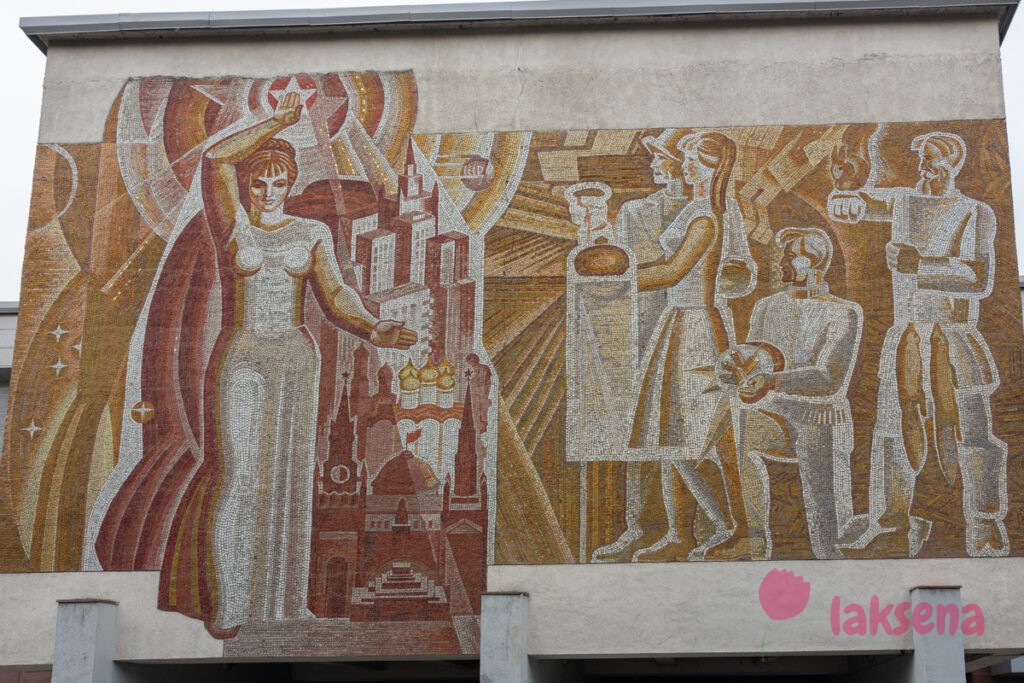 Мозаики в Барнауле Дары Алтая — Родине