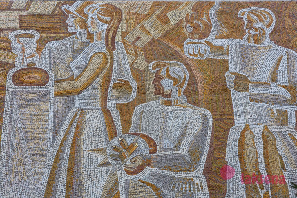 Мозаики в Барнауле Дары Алтая — Родине