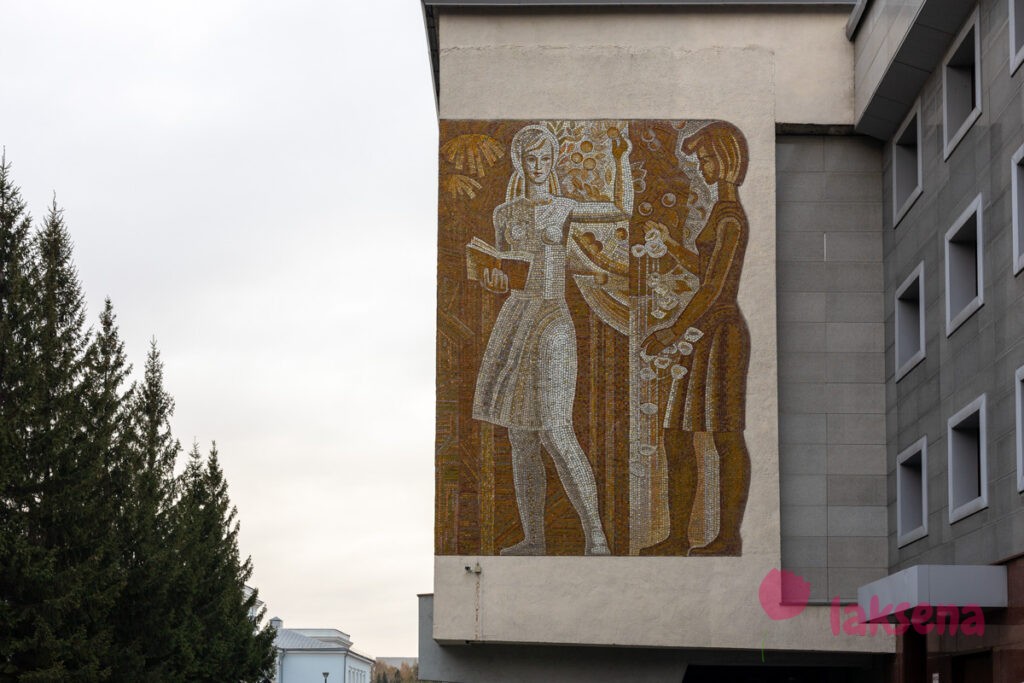 Мозаики в Барнауле Дары Алтая — Родине