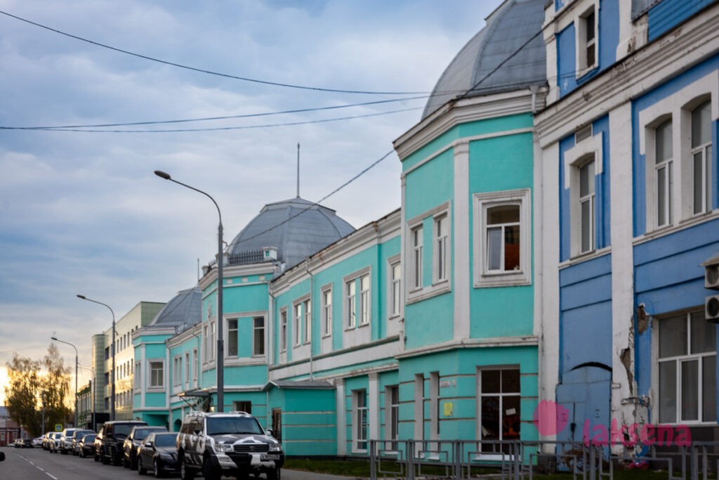 Старый город Барнаула, прогулка Универмаг купца А. Г. Морозова