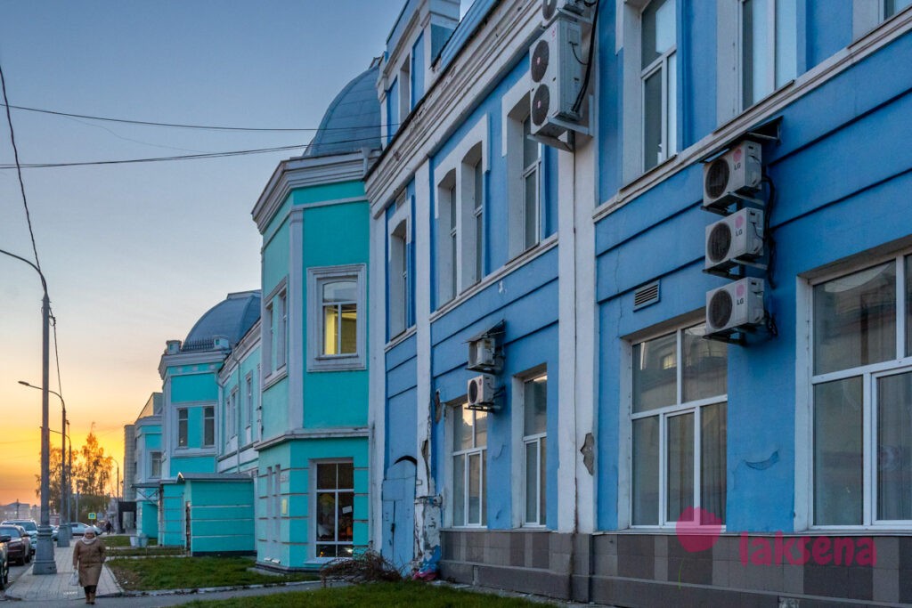 Старый город Барнаула, прогулка Универмаг купца А. Г. Морозова