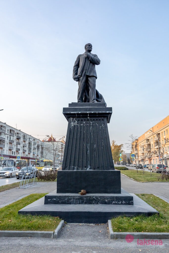 Ленинский проспект, Барнаул Памятник Ленину