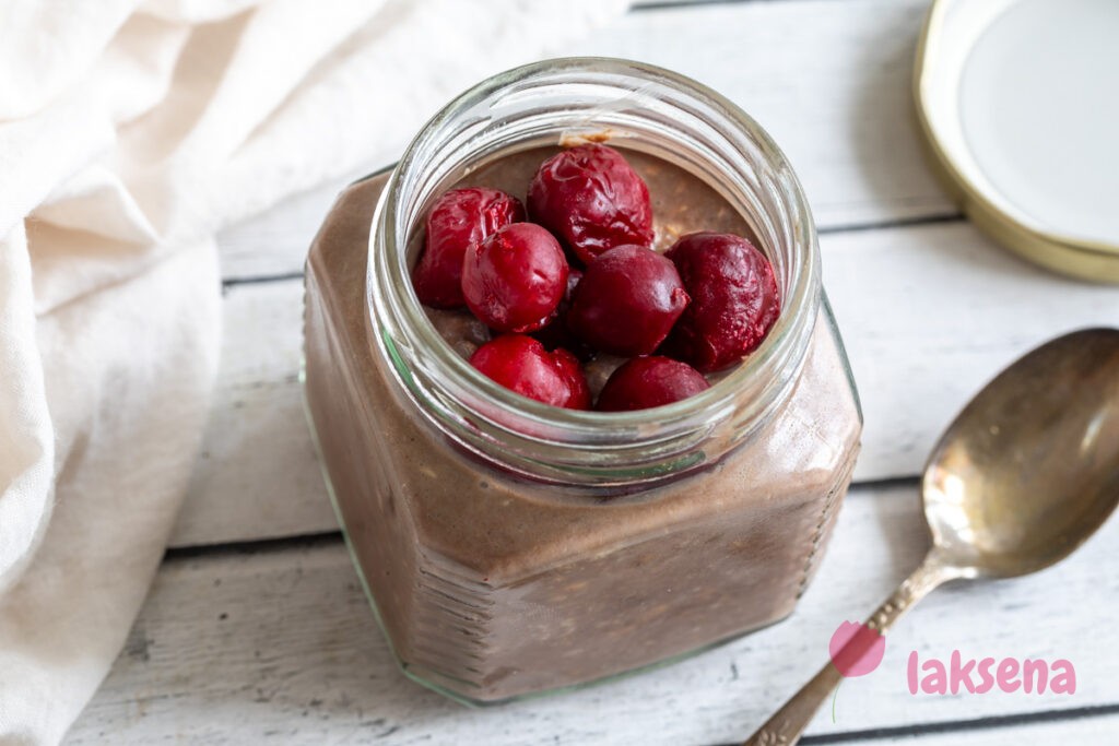 ленивая овсянка Вишня в шоколаде 