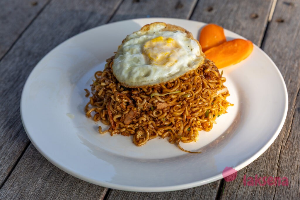 Блюда мальдивской кухни Жареная лапша с тунцом