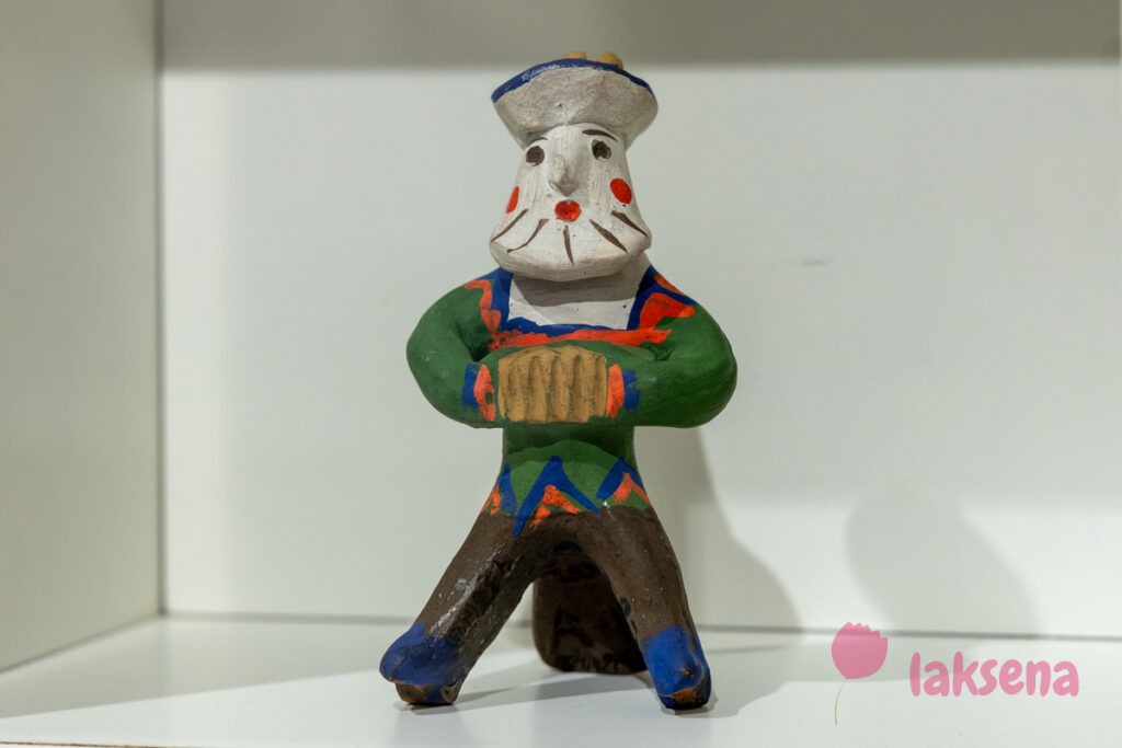 Выставка народной игрушки Потехе час