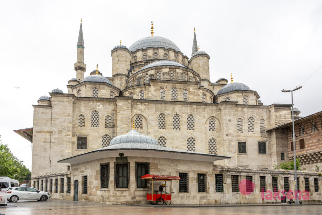 Новая Мечеть в Стамбуле (Йени-Джами; тур. Yeni Cami), также известная как Мечеть Валиде Султан
