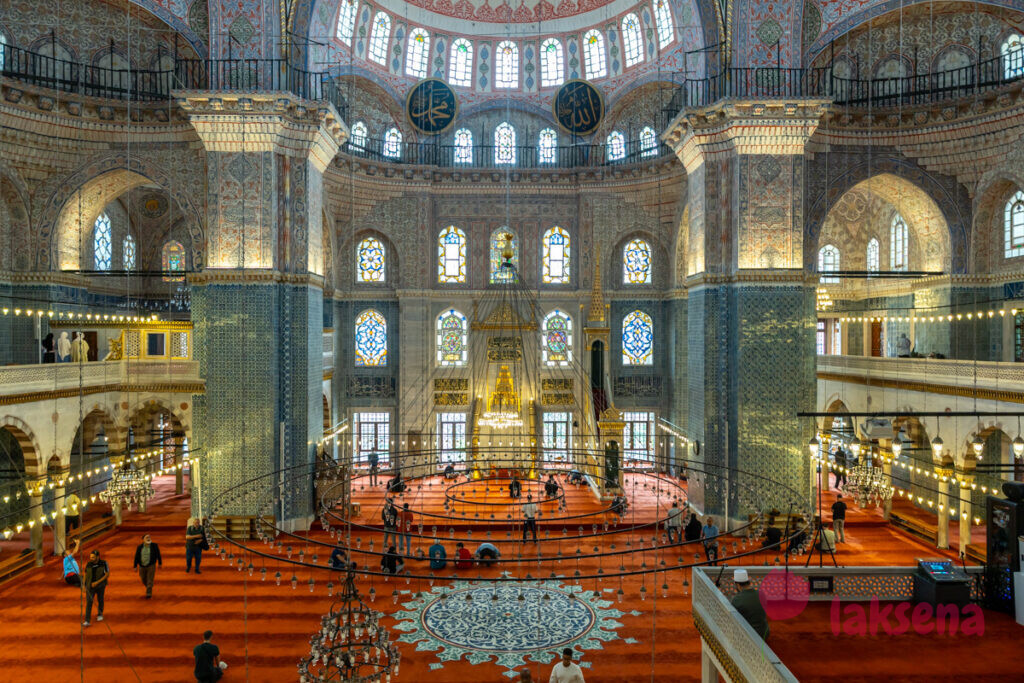 Новая Мечеть в Стамбуле (Йени-Джами; тур. Yeni Cami), Мечеть Валиде Султан