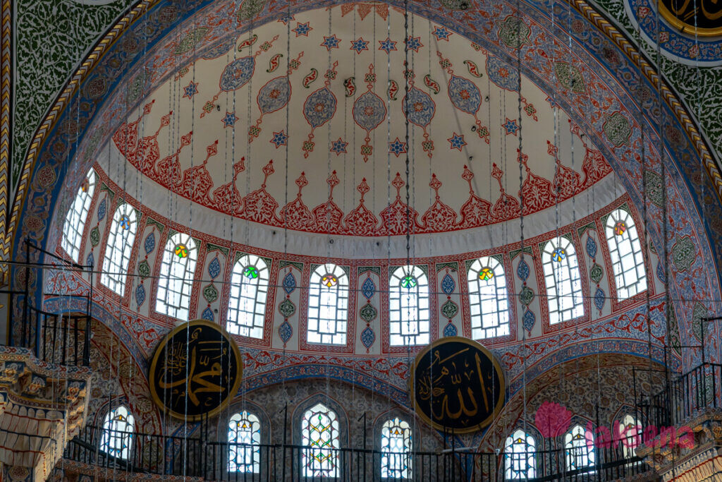Новая Мечеть в Стамбуле (Йени-Джами; тур. Yeni Cami), Мечеть Валиде Султан