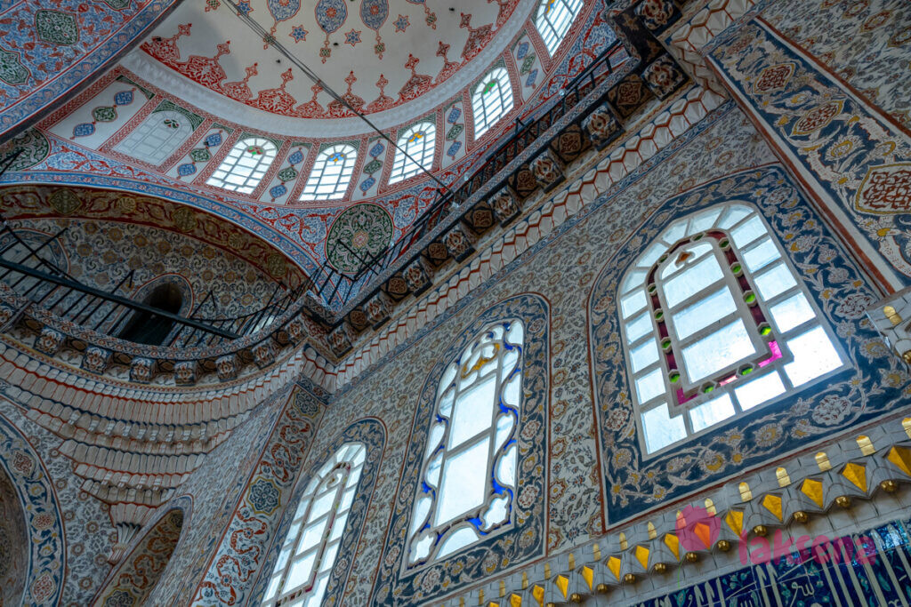 Новая Мечеть в Стамбуле (Йени-Джами; тур. Yeni Cami), Мечеть Валиде Султан