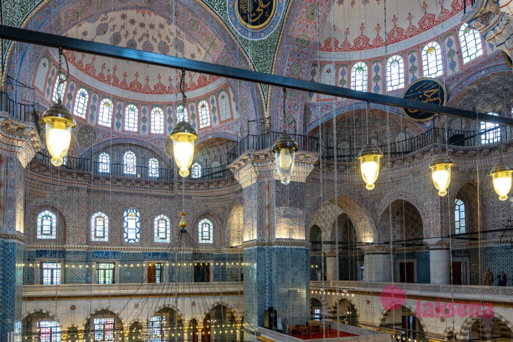 Новая Мечеть в Стамбуле (Йени-Джами; тур. Yeni Cami), Мечеть Валиде Султан