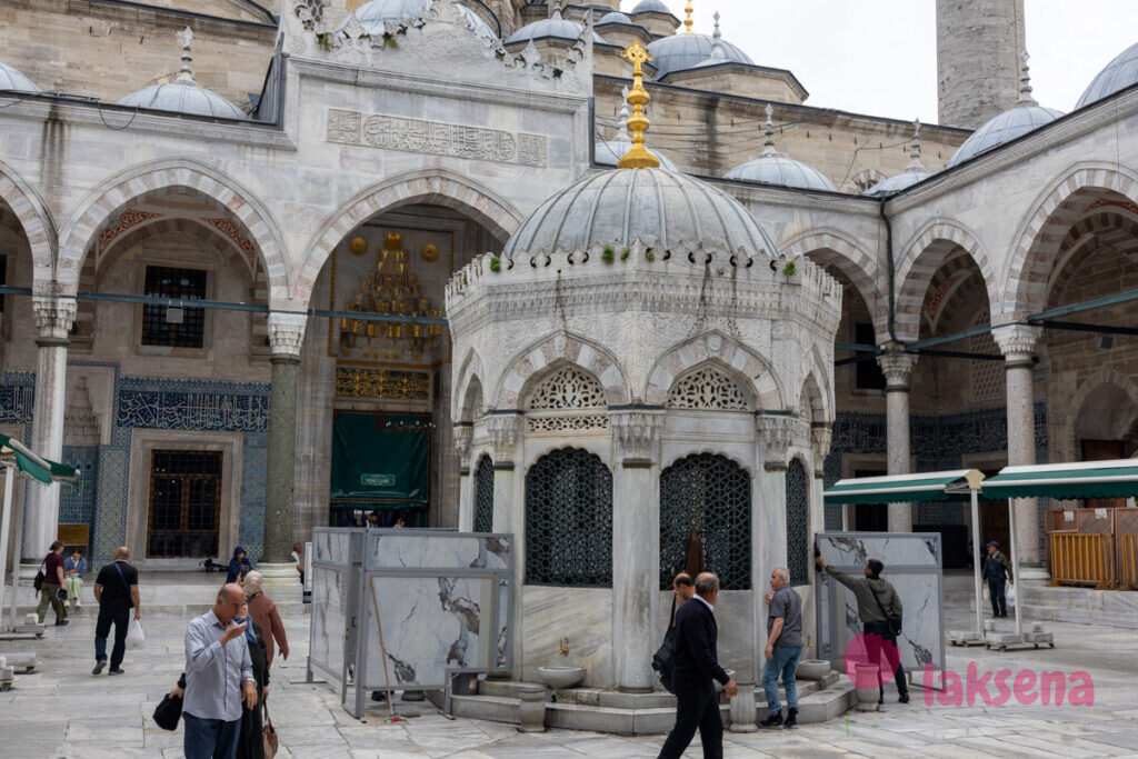 Новая Мечеть в Стамбуле (Йени-Джами; тур. Yeni Cami), Мечеть Валиде Султан