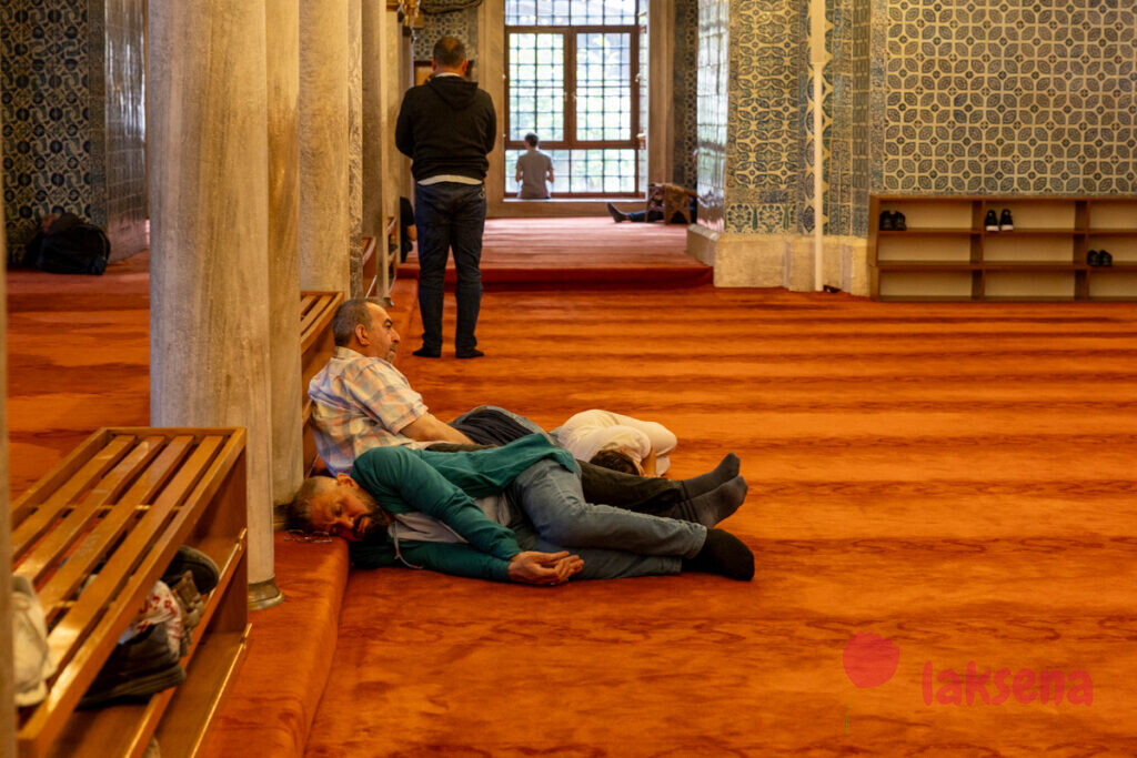 Новая Мечеть в Стамбуле (Йени-Джами; тур. Yeni Cami), Мечеть Валиде Султан