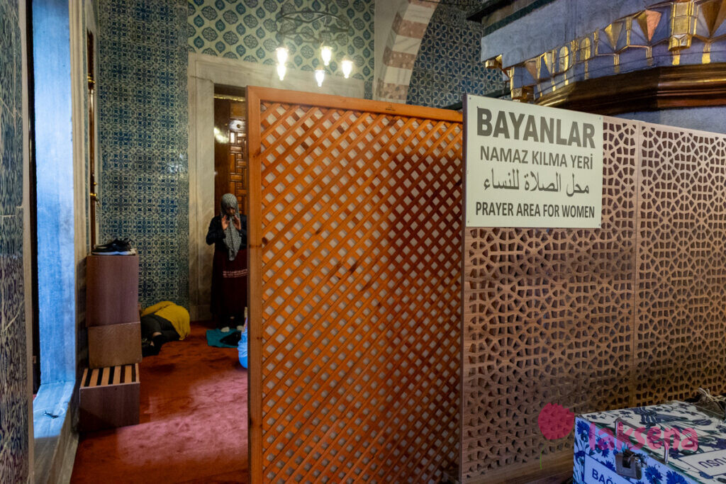 Новая Мечеть в Стамбуле (Йени-Джами; тур. Yeni Cami), Мечеть Валиде Султан